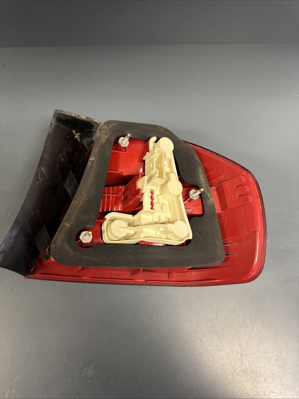 2006–2008 BMW 325i E90 Left Rear Tail Light OEM 276301 / 7161955 DRIVERS SIDE