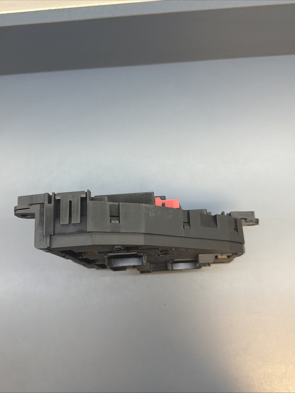 2011-2017 BMW F25 X3 REAR TRUNK POWER JUNCTION FUSE RELAY BOX MODULE OEM 9259581