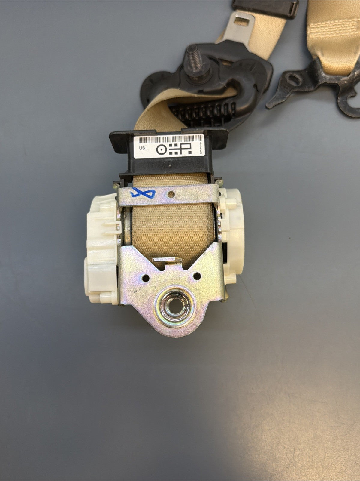 06-11 BMW E90 335i Front Right Passenger Side Seat Belt Retractor 34006653 BEIGE