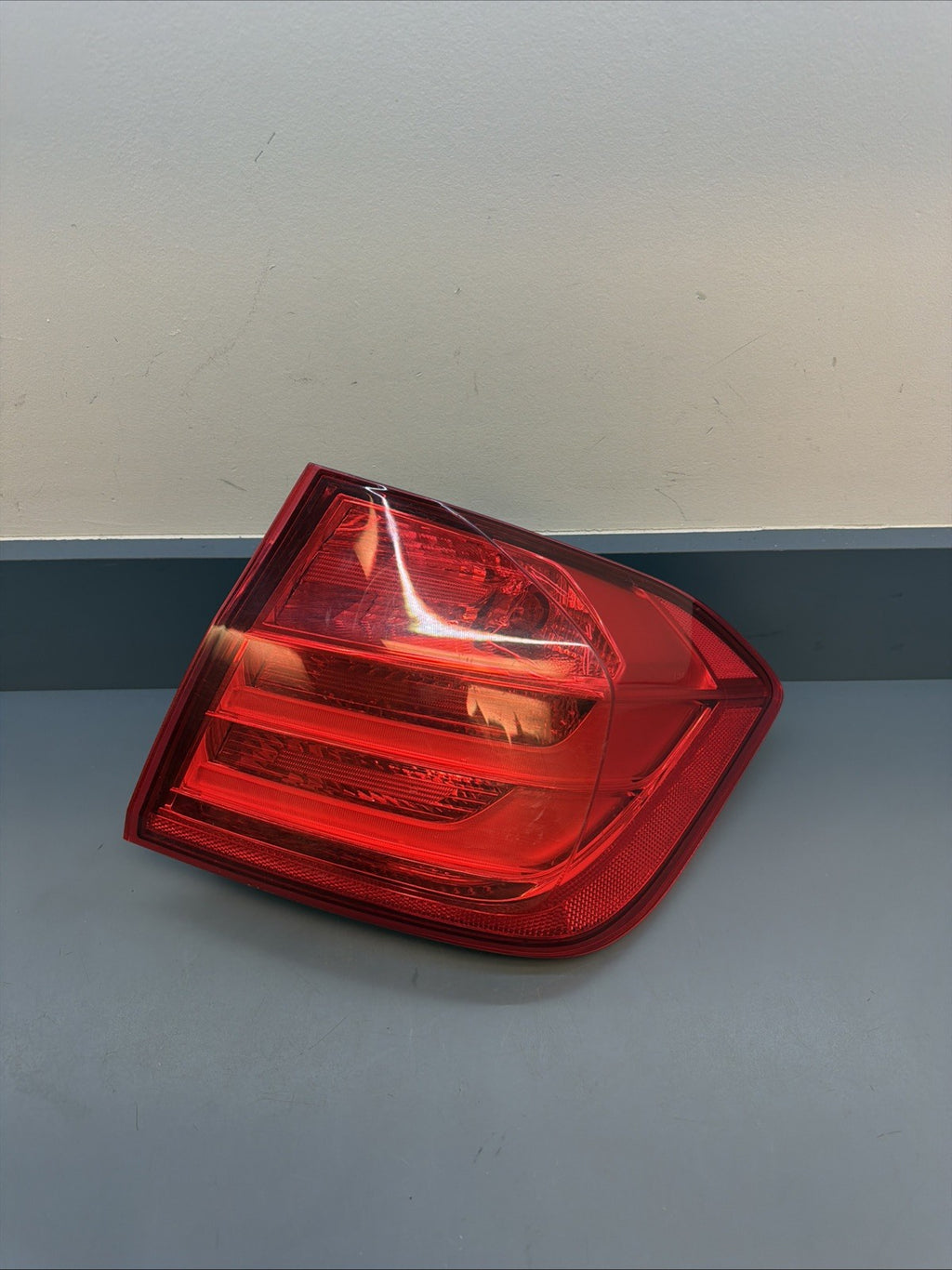 12-16 BMW F30 REAR RIGHT SIDE TRUNK OUTER STOP TAILLIGHT TAILLAMP OEM 7259896