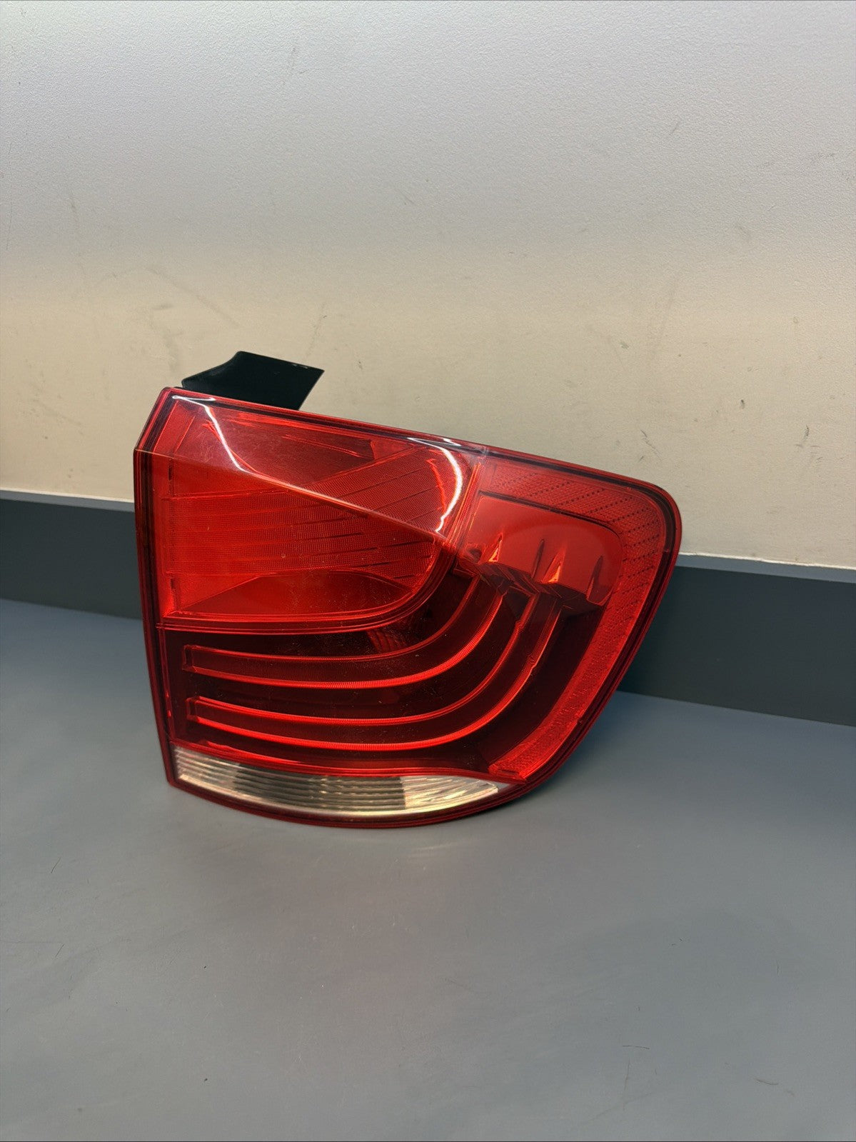 2013 2014 2015 BMW E84 X1 REAR RIGHT OUTER TAIL LIGHT ASSEMBLY OEM 2990112