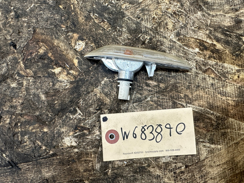 BMW 2003-2006 E83 X3 FRONT LEFT SIDE TURN SINGNAL OEM E130675/4187015