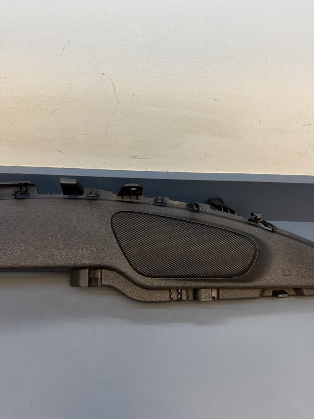2013-2015 BMW X1 REAR RIGHT SIDE WINDOW SHELF SUPPORT W/ SPEAKER OEM 51462991854
