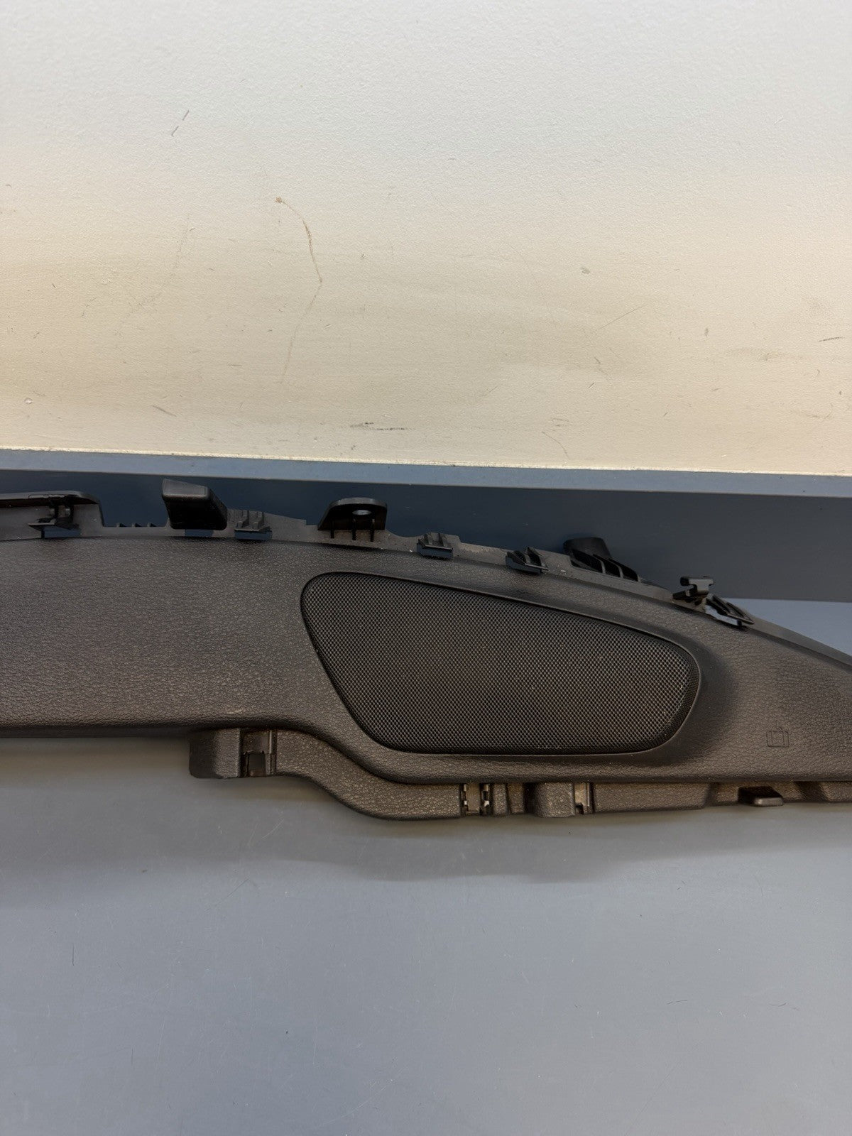2013-2015 BMW X1 REAR RIGHT SIDE WINDOW SHELF SUPPORT W/ SPEAKER OEM 51462991854