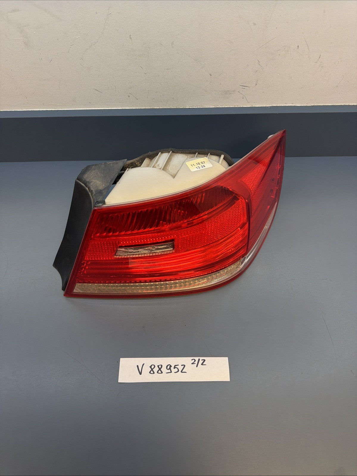 07-10 BMW E92 328i 335i M3 PRE LCI Right Side Outer Tail Light Taillight 7174404