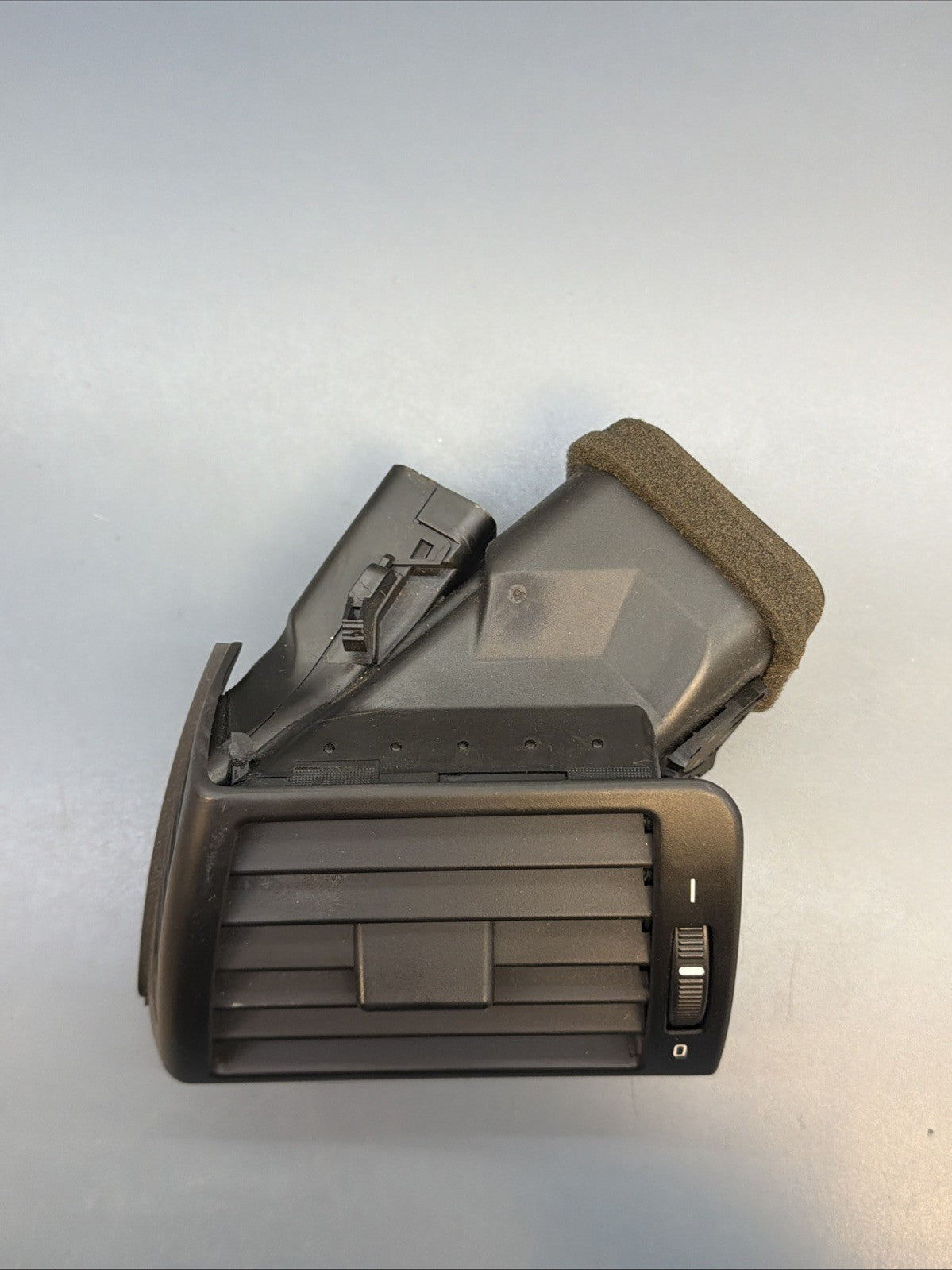 00-06 BMW E46 3 Series Left Air Vent Port A/C Genuine OEM 8361897