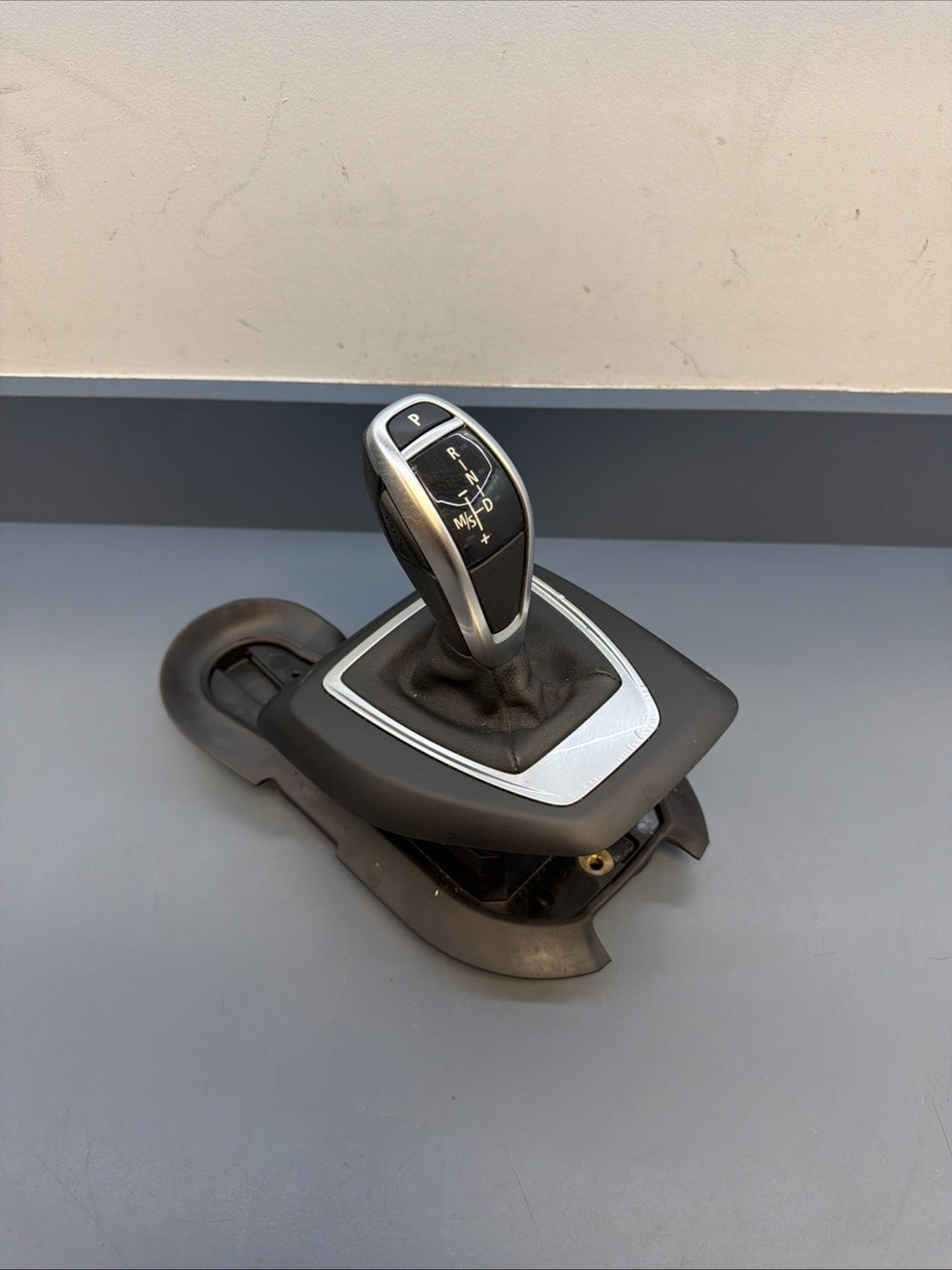 BMW 11-15 E84 X1 AUTOMATIC TRANSMISSION GEAR SHIFTER SELECTOR OEM 9260295