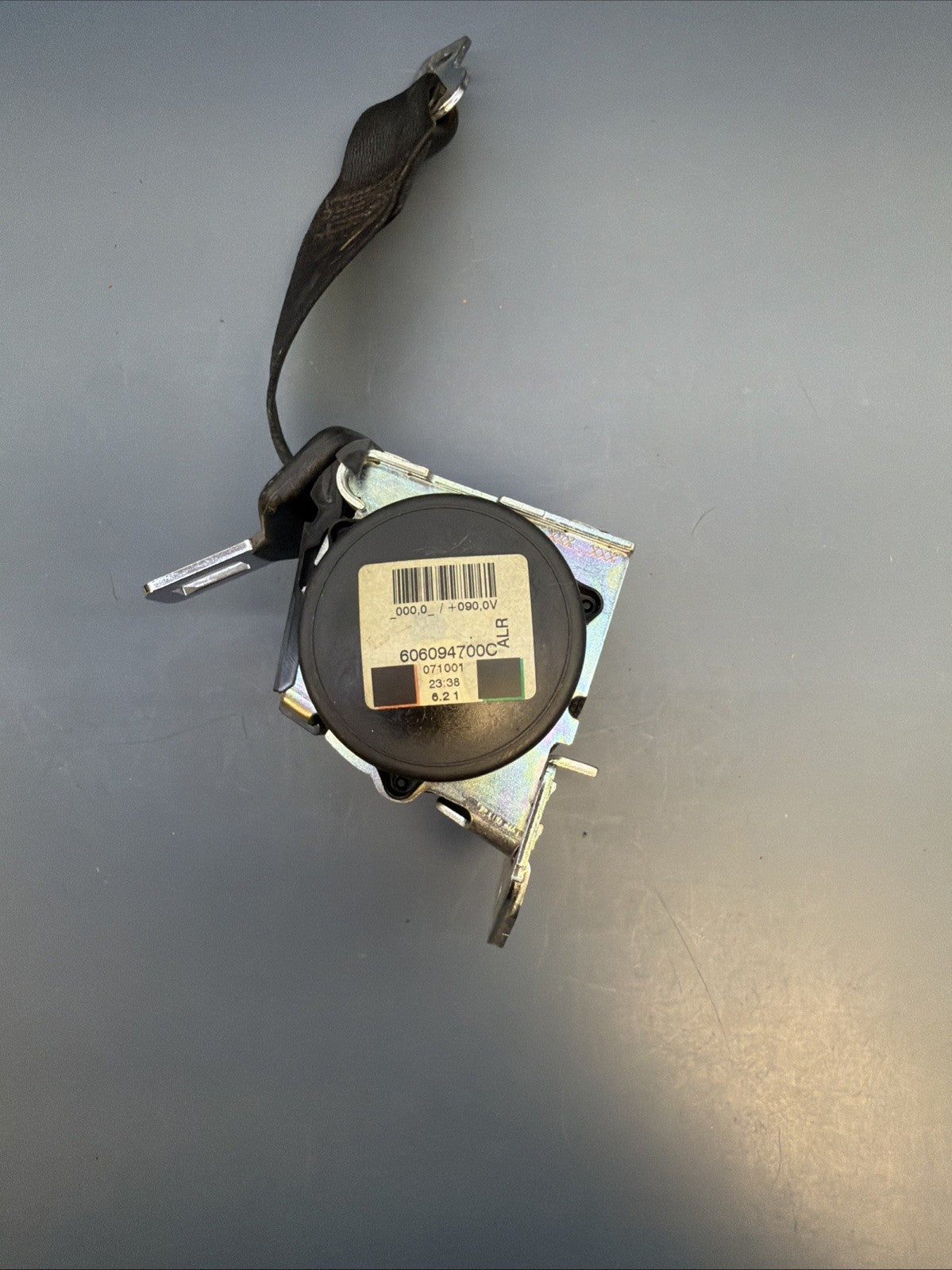 06-12 BMW 325i 328i 330i 335i Rear Center Seat Belt Assembly OEM 606094700C