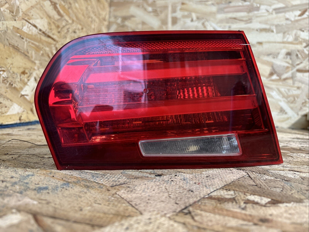 2012 - 2016 BMW 328I F30 REAR LEFT DRIVER SIDE INNER BOOT LID LIGHT 7259915 OEM
