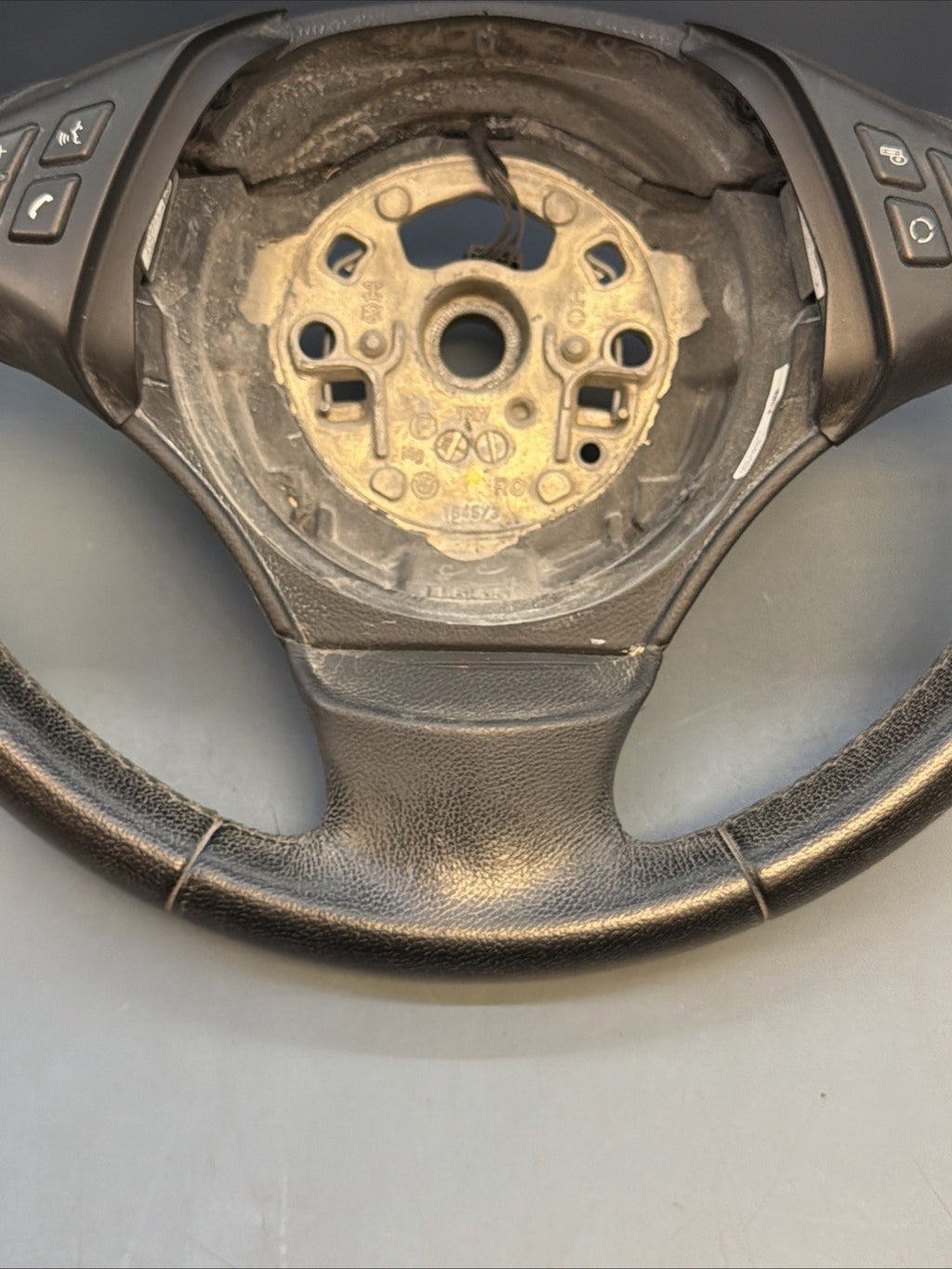 2006–2011 BMW 325i E90 STEERING WHEEL W/ CONTROL SWITCHES OEM 6959893-01 6764547
