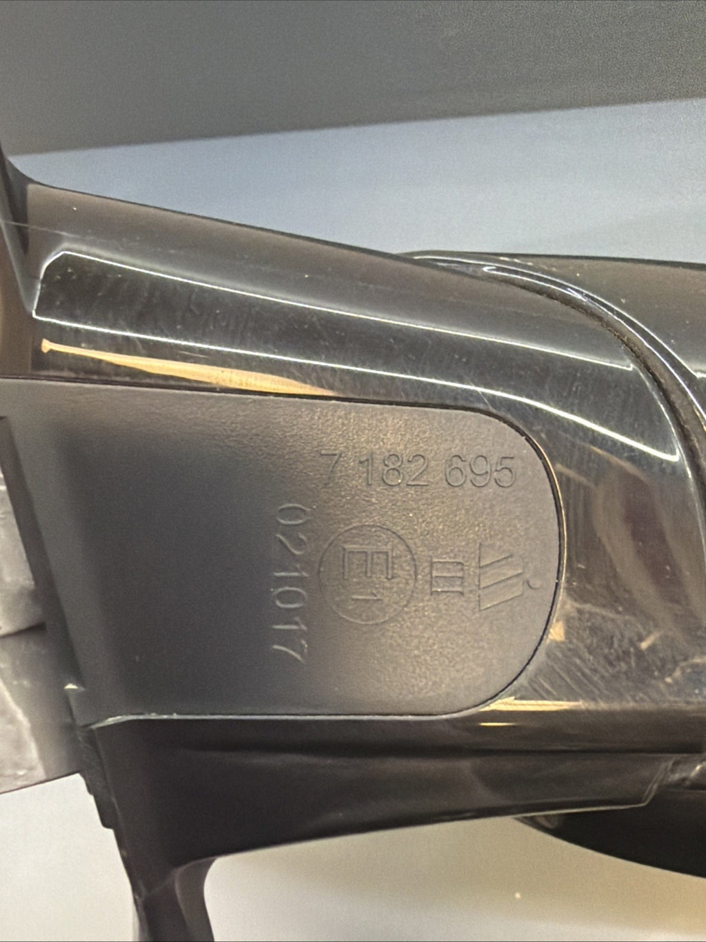 09-11 BMW E90 328i 335d Front Left Driver Side Mirror Assembly 7182695 OEM