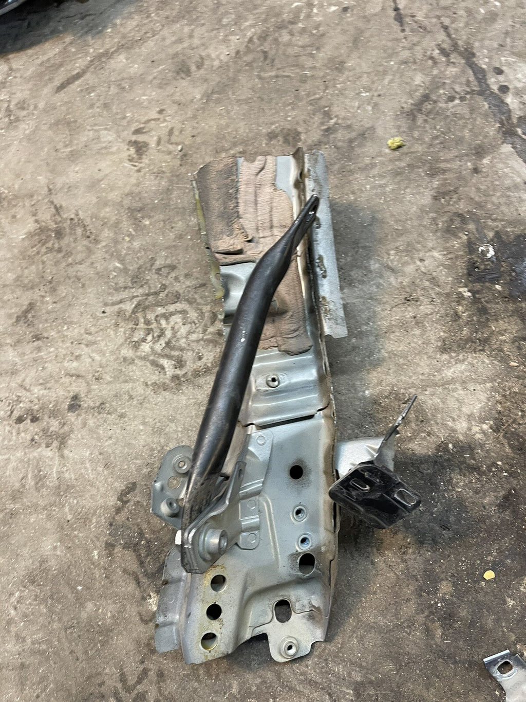 07-11 BMW E92 E93 M3 Front Right Fender Rail Apron SECTION OEM