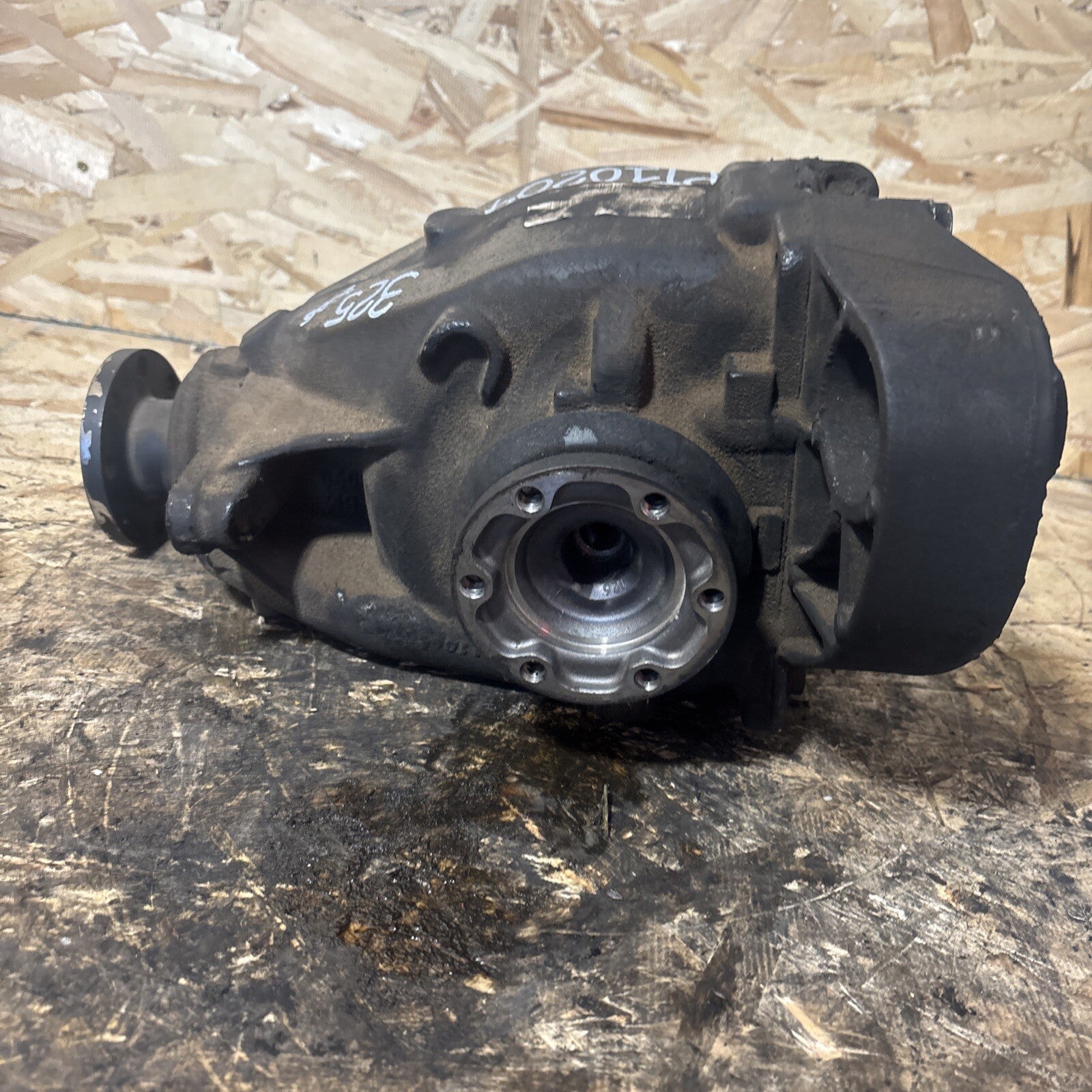 BMW E90 325 REAR DIFFERENTIAL 3 SERIES 3.73 FINAL DRIVE 33107566179 325
