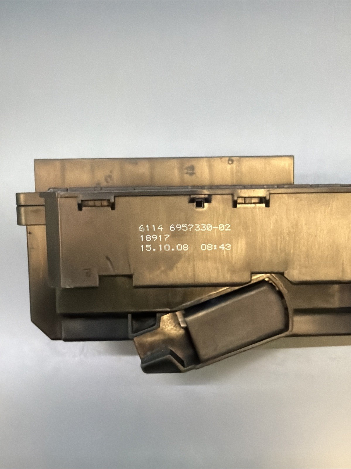 2008-2010 BMW 550I E60 CABIN FRONT RIGHT FUSE RELAY JUNCTION BOX 6957330