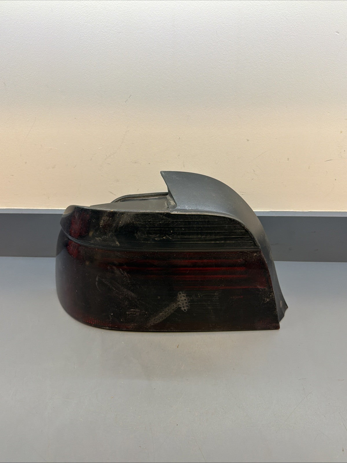 01-03 BMW 5-SERIES E39 REAR LEFT DRIVER TAIL LIGHT LAMP 6902529 TINTED