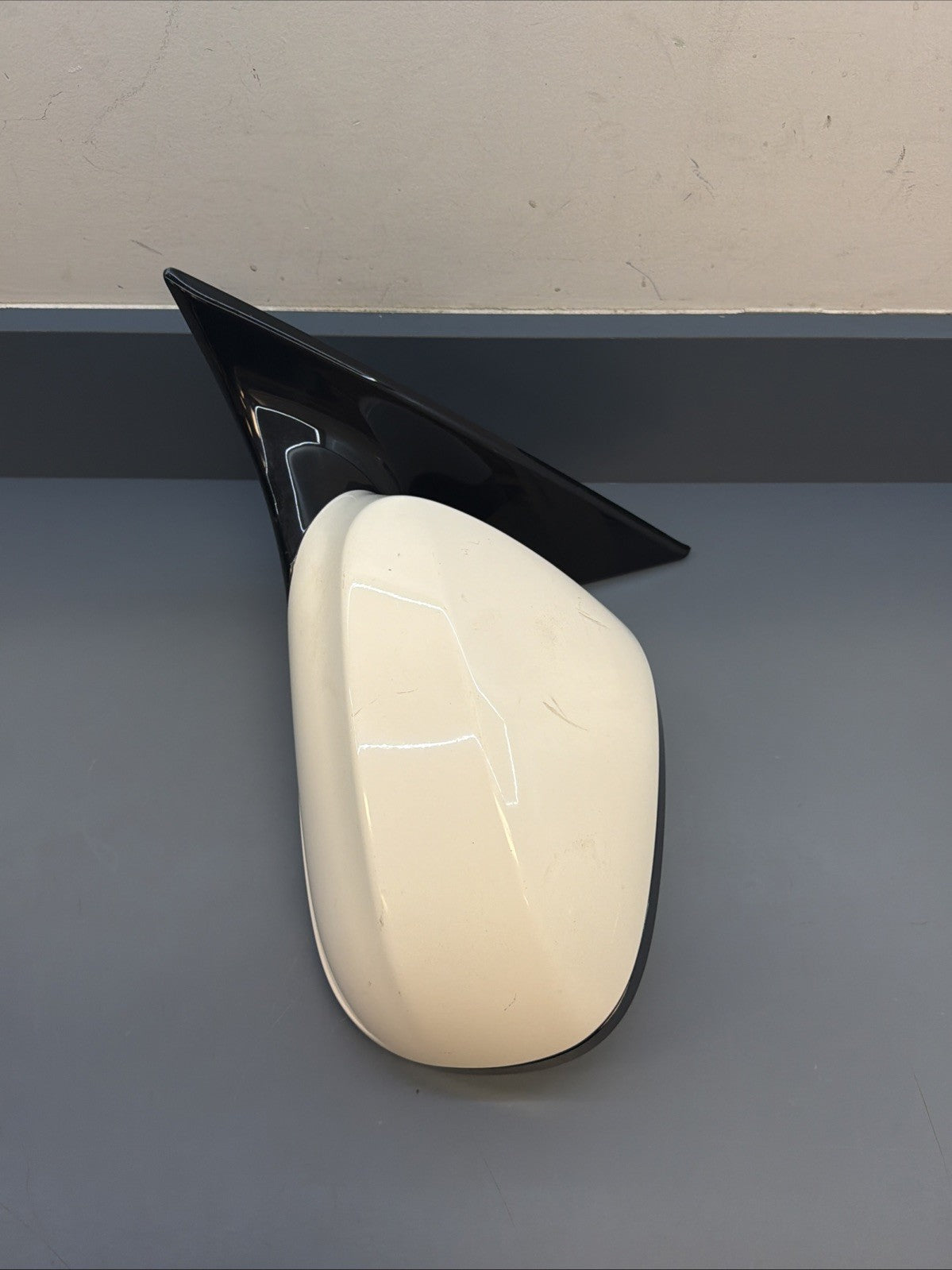 BMW 2009-2013 E90 LCI POWER LEFT DRIVER SIDE MIRROR WHITE OEM 7208146