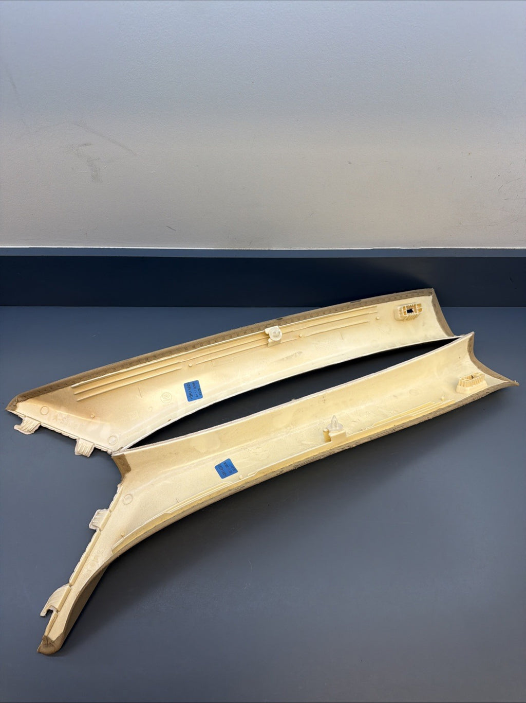 08 BMW E90 335xi Series 4dr Front Left & Right A Pillar Cloth Trim Cover 7058331
