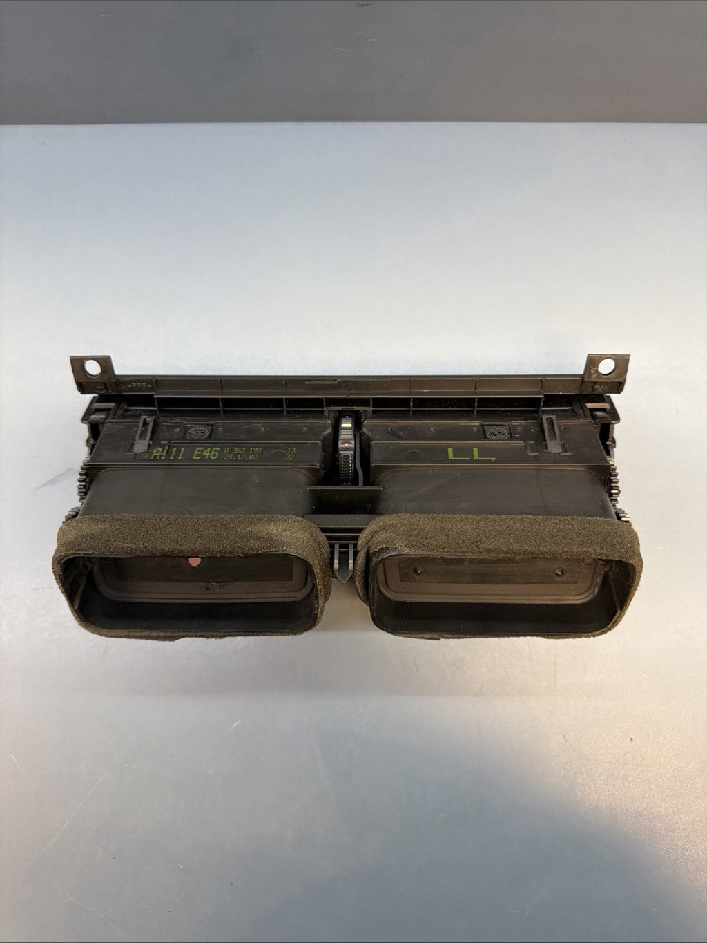 1999-2006 BMW E46 3 Series 325i Center Dash AC Air Vent Assembly 8363199 OEM