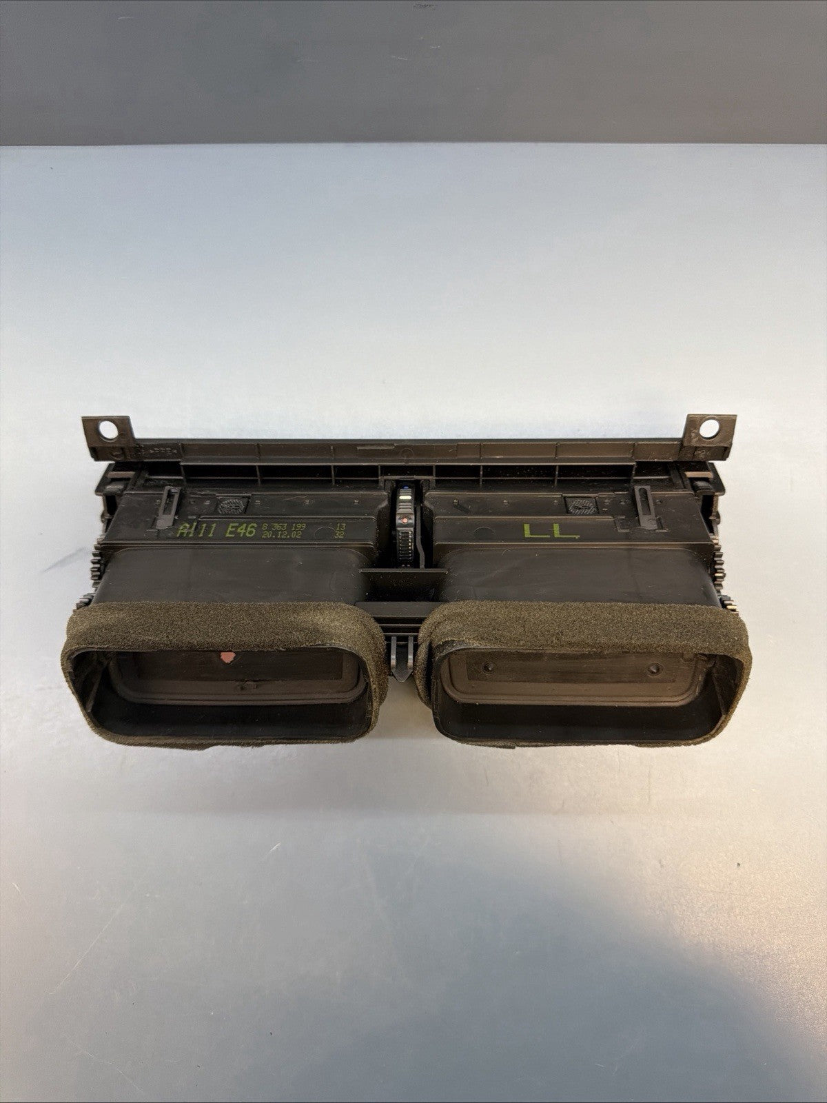 1999-2006 BMW E46 3 Series 325i Center Dash AC Air Vent Assembly 8363199 OEM