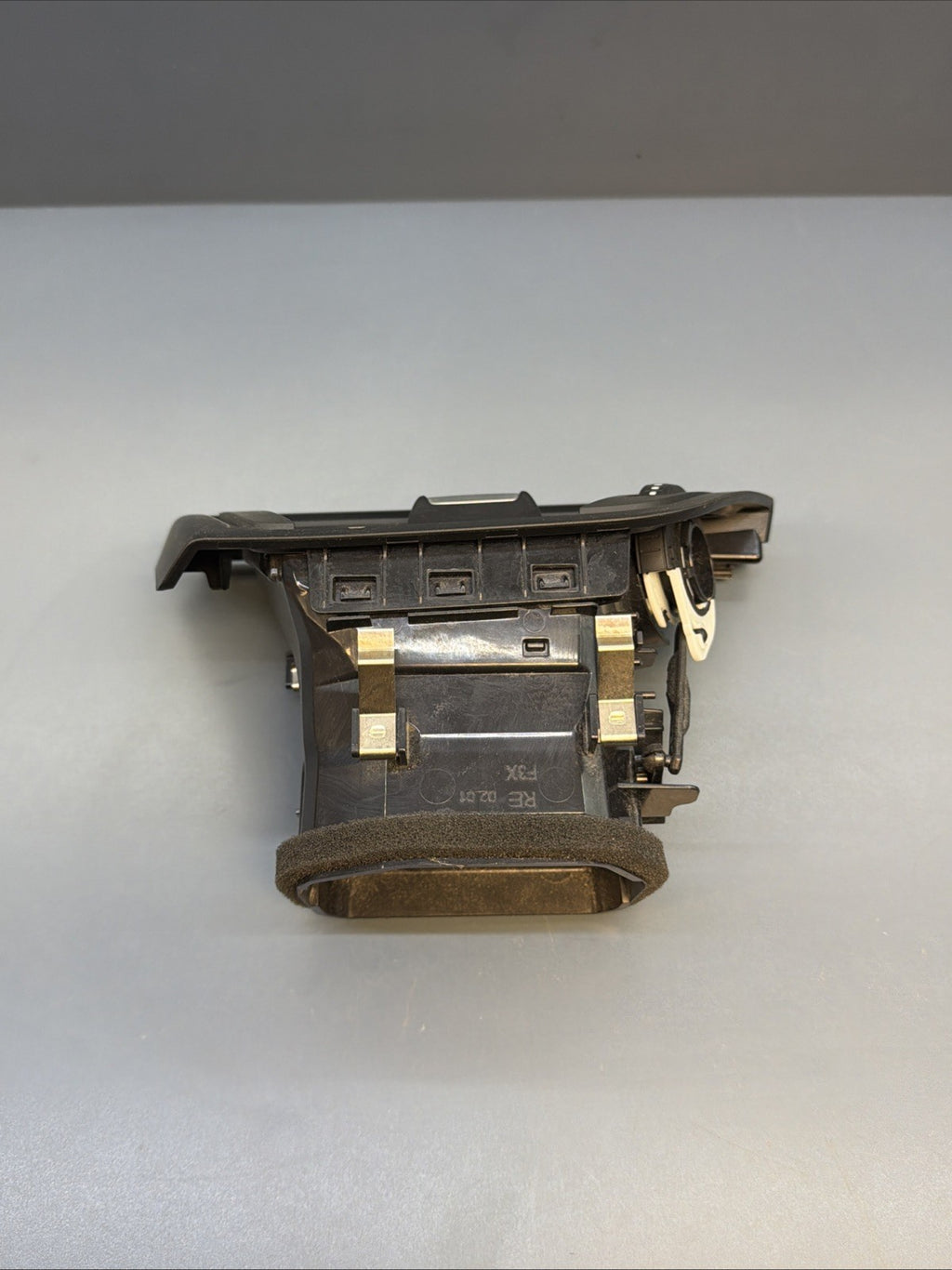 12-18 BMW 328i 320i Front Right Side Dash A/C Air Vent 9218550 Oem