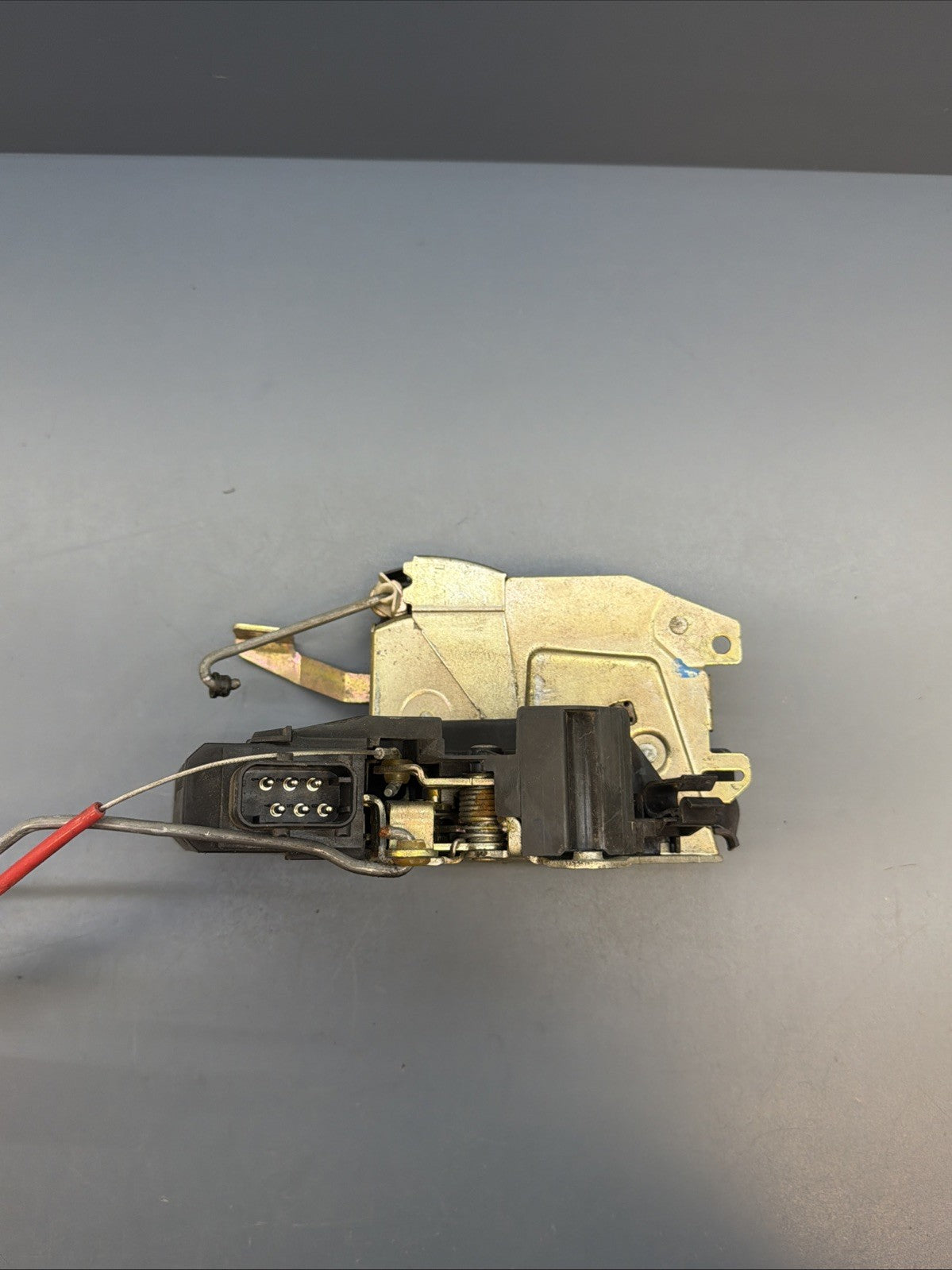 Genuine BMW E34 Door latch Main mechanism Driver  Front 51218138923