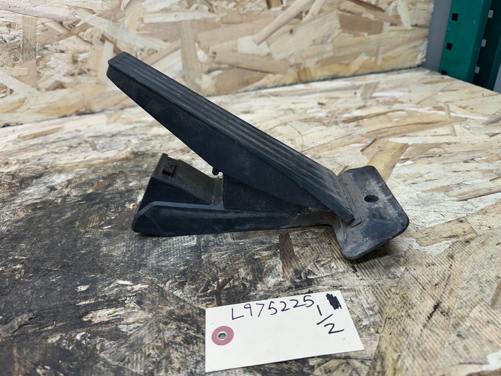BMW 2011-2017 F25 X3 E90 F10 GAS ACCELERATOR THROTTLE PEDAL OEM 6852644