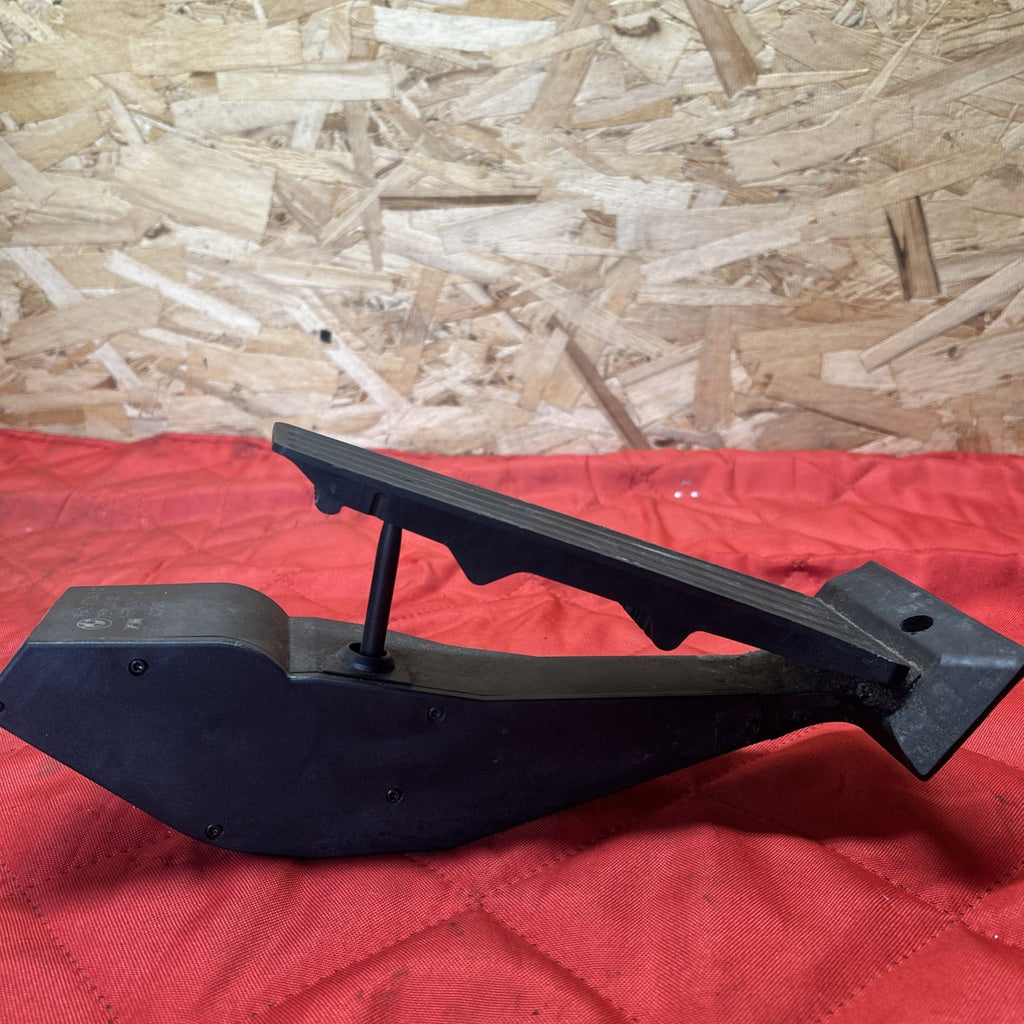 04-08 BMW E60 E63 E64 E65 E70 E83 E90 GAS FUEL ACCELERATOR FLOOR PEDAL 6772645