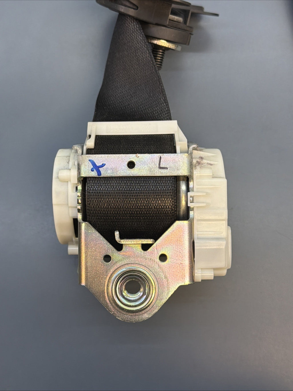 2004 - 2010 BMW X3 E83 FRONT LEFT DRIVER SIDE SEAT BELT STRAP 34003071B OEM