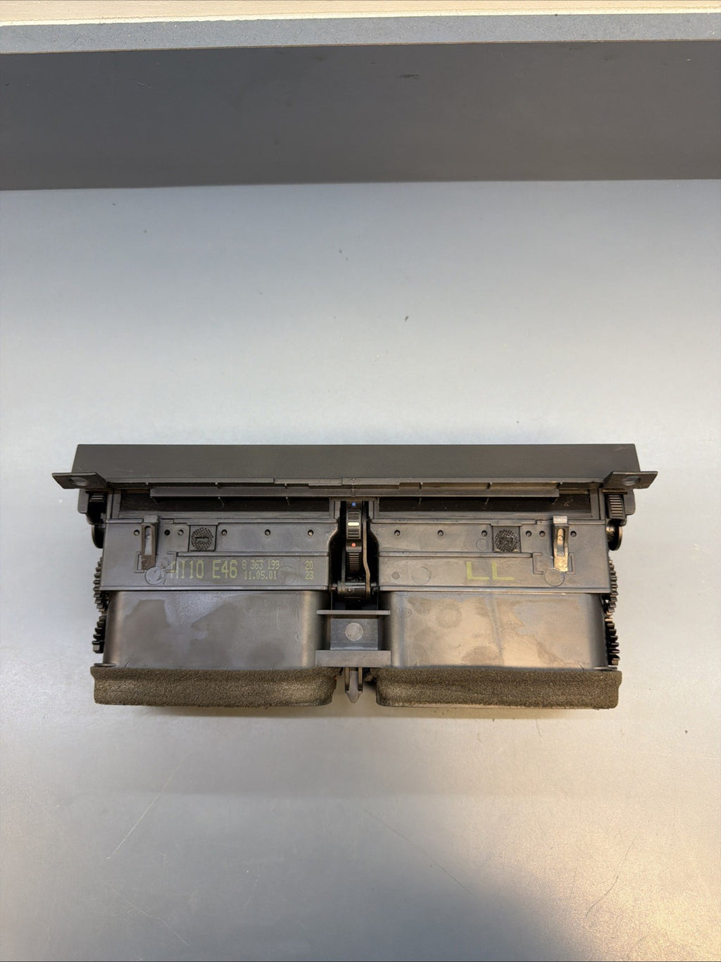 1999-2006 BMW E46 3 Series 325i Center Dash AC Air Vent Assembly 8363199 OEM