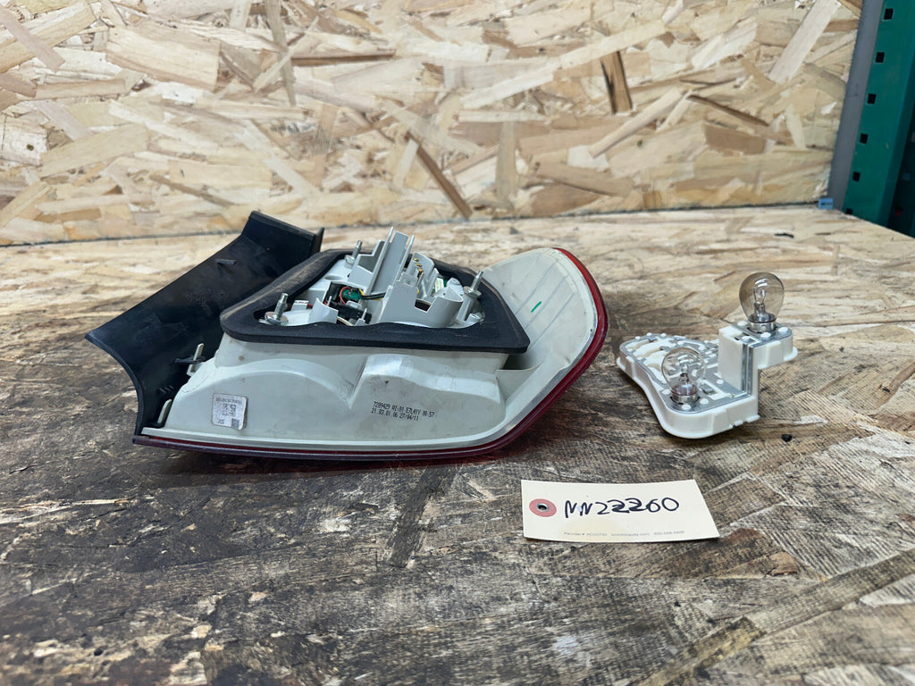 BMW 09-11 E90 LCI LEFT DRIVER SIDE REAR OUTER TAIL LIGHT OEM 7289429