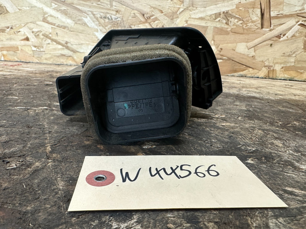 BMW 1999-2005 E46 RIGHT SIDE DASH AIR VENT OEM 8361898