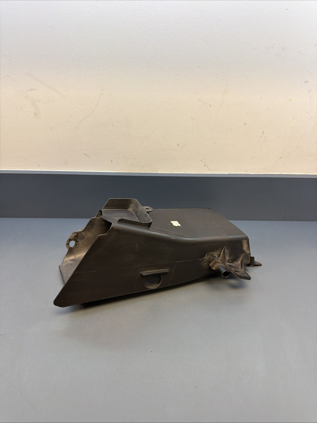 11-16 BMW F10 528I 535I 550I FRONT RIGHT PASSENGER BRAKE AIR DUCT OEM 7200798