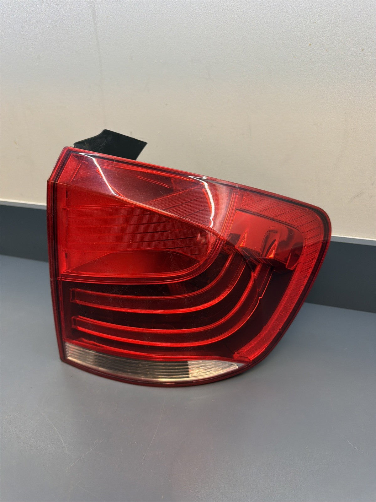 2013 2014 2015 BMW E84 X1 REAR RIGHT OUTER TAIL LIGHT ASSEMBLY OEM 2990112