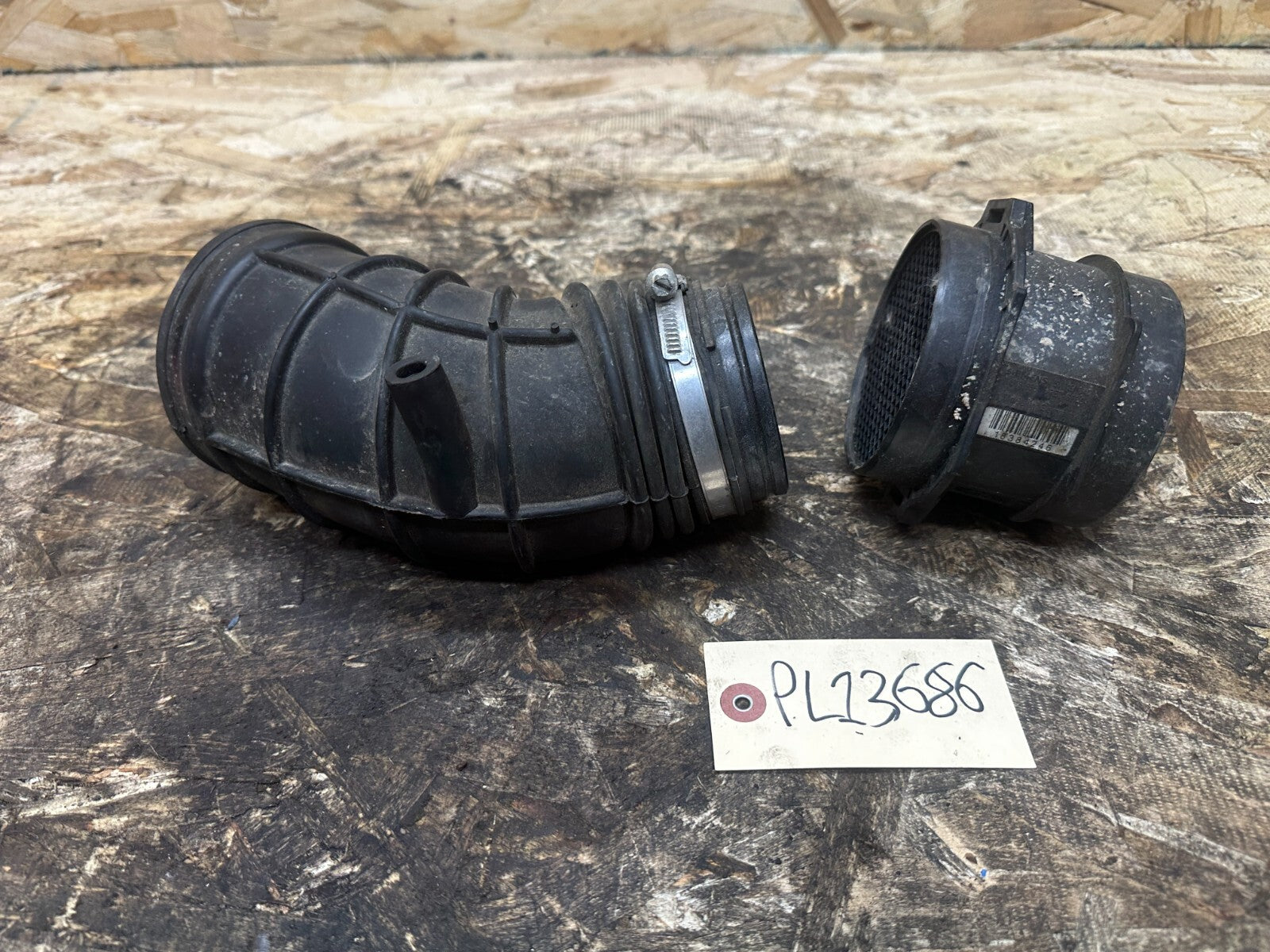 BMW 1999-2006 E46 MAF SENSOR MASS AIR FLOW SENSOR W INTAKE TUBE OEM 7513956