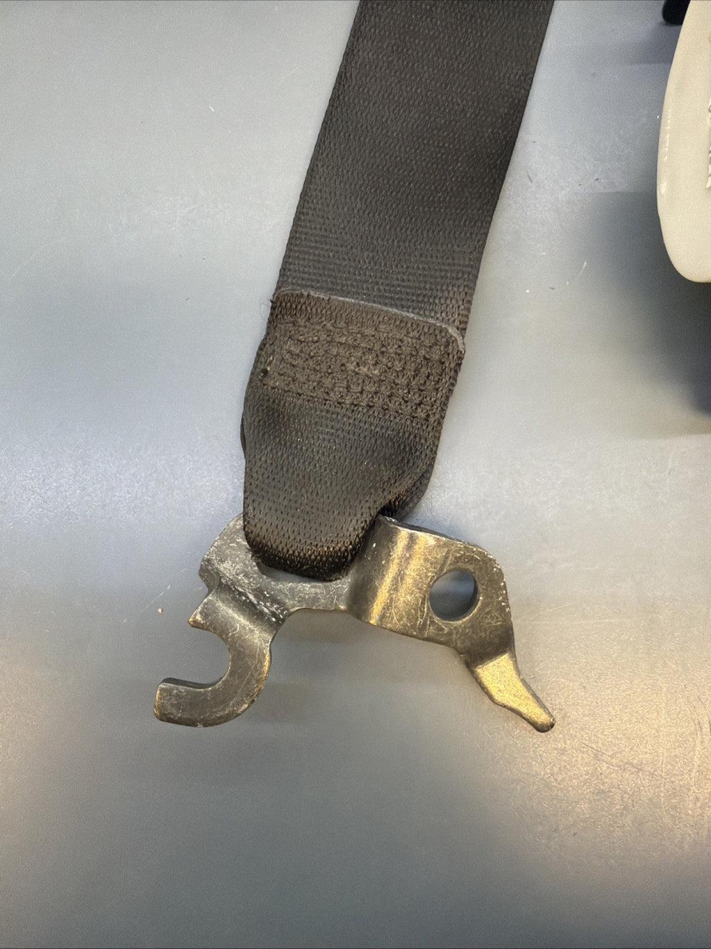 BMW 2005-2009 E90 FRONT RIGHT DRIVER SEAT BELT OEM 33017492