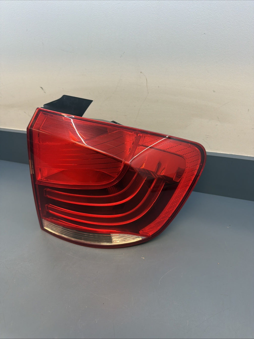 2013 2014 2015 BMW E84 X1 REAR RIGHT OUTER TAIL LIGHT ASSEMBLY OEM 2990112