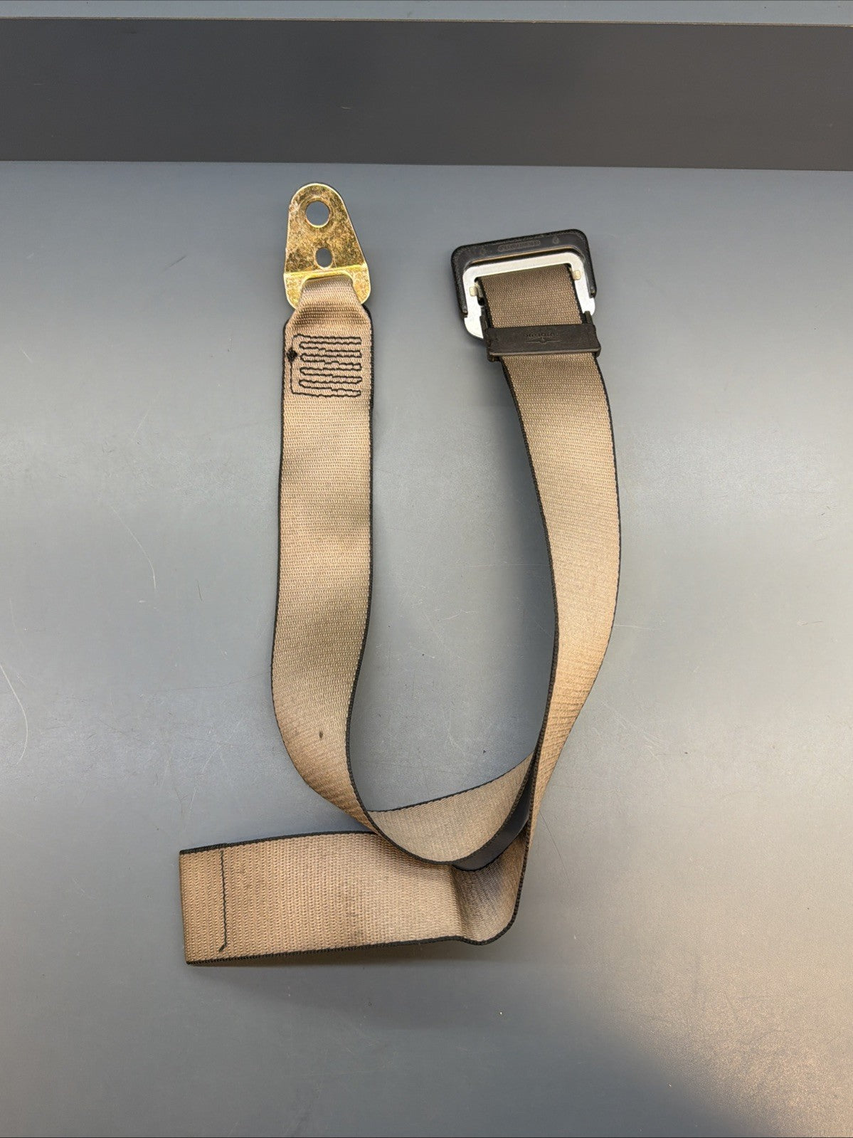 89-95 Bmw E34 5 Series Rear Lower Seat Belt Buckle Latch Strap Beige 8167888