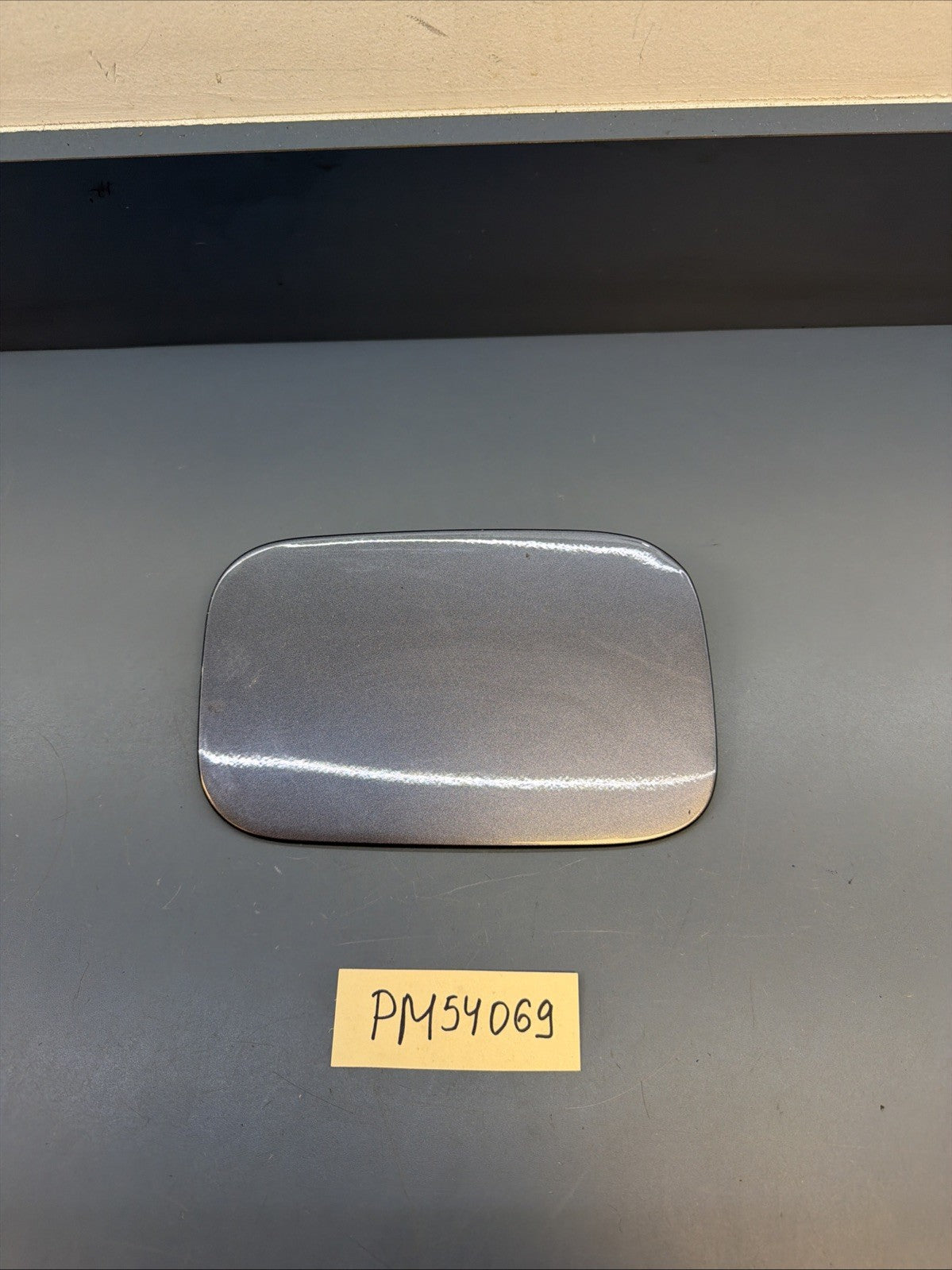 2000 -2006 BMW E46 SEDAN Fuel Filler Lid Cover Door Gas 7509290 STEEL GRAY 400