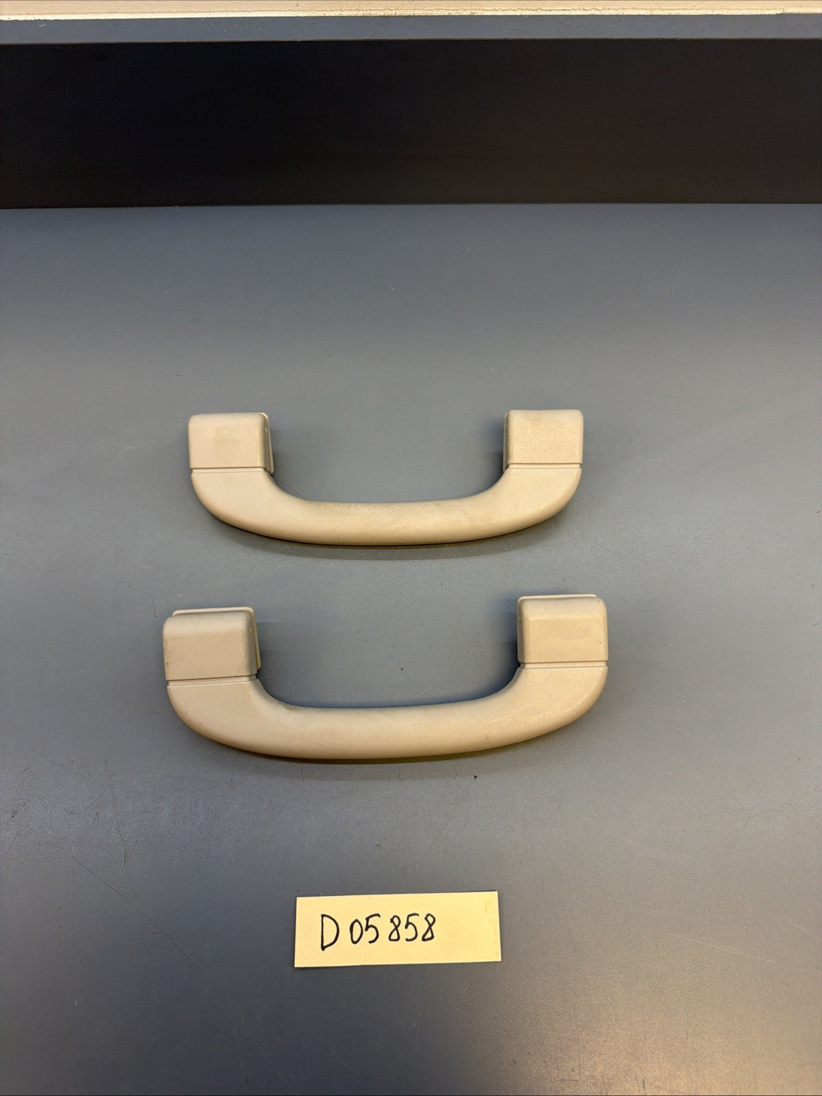 07-13 BMW 328 E92 Front Upper Interior Roof Grab Handle Gray Set of 2 7033659