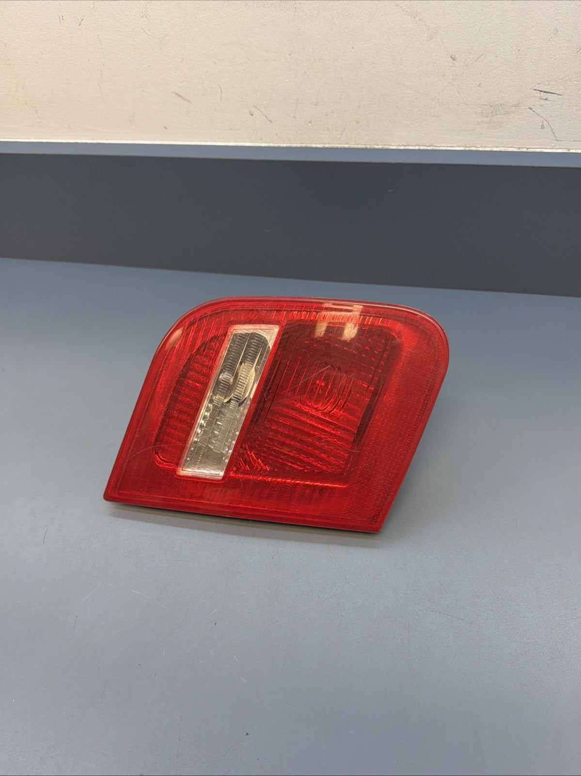 02-05 BMW E46 3 Series Sedan Rear Left Driver Side Inner Taillight Lamp 6907937