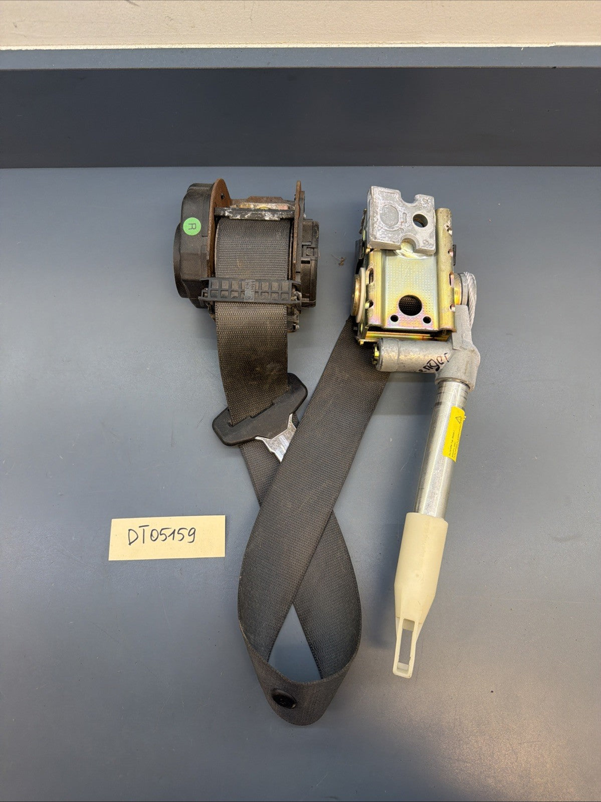 2006 BMW 750i Right Side SEAT BELT RETRACTOR OEM