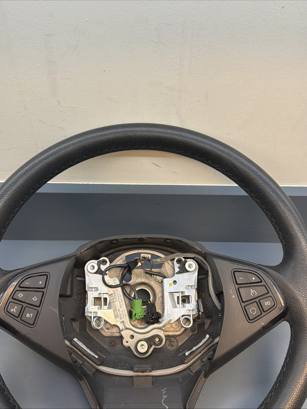 BMW 06-10 E83 X3 BLACK LEATHER STEERING WHEEL W MULTIFUNCTION CONTROLLS 3455481
