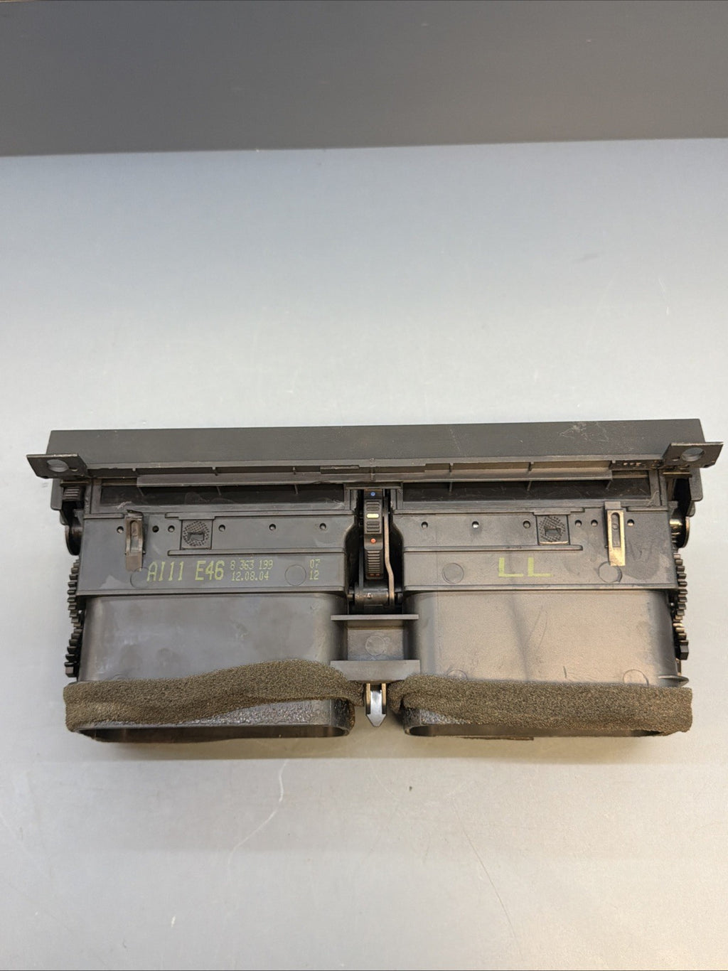 1999-2006 BMW E46 3 Series 325i Center Dash AC Air Vent Assembly 8363199 OEM