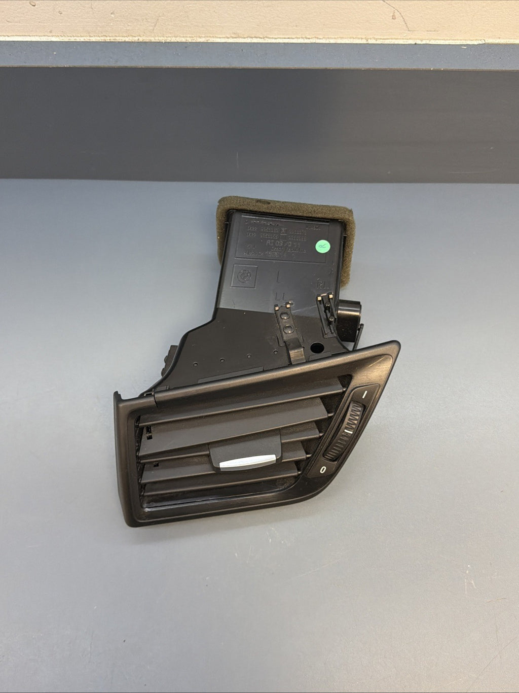 12-15 BMW X1 E84 Left Driver Dash Air Vent Airvent Assembly OEM 9258362 *READ*