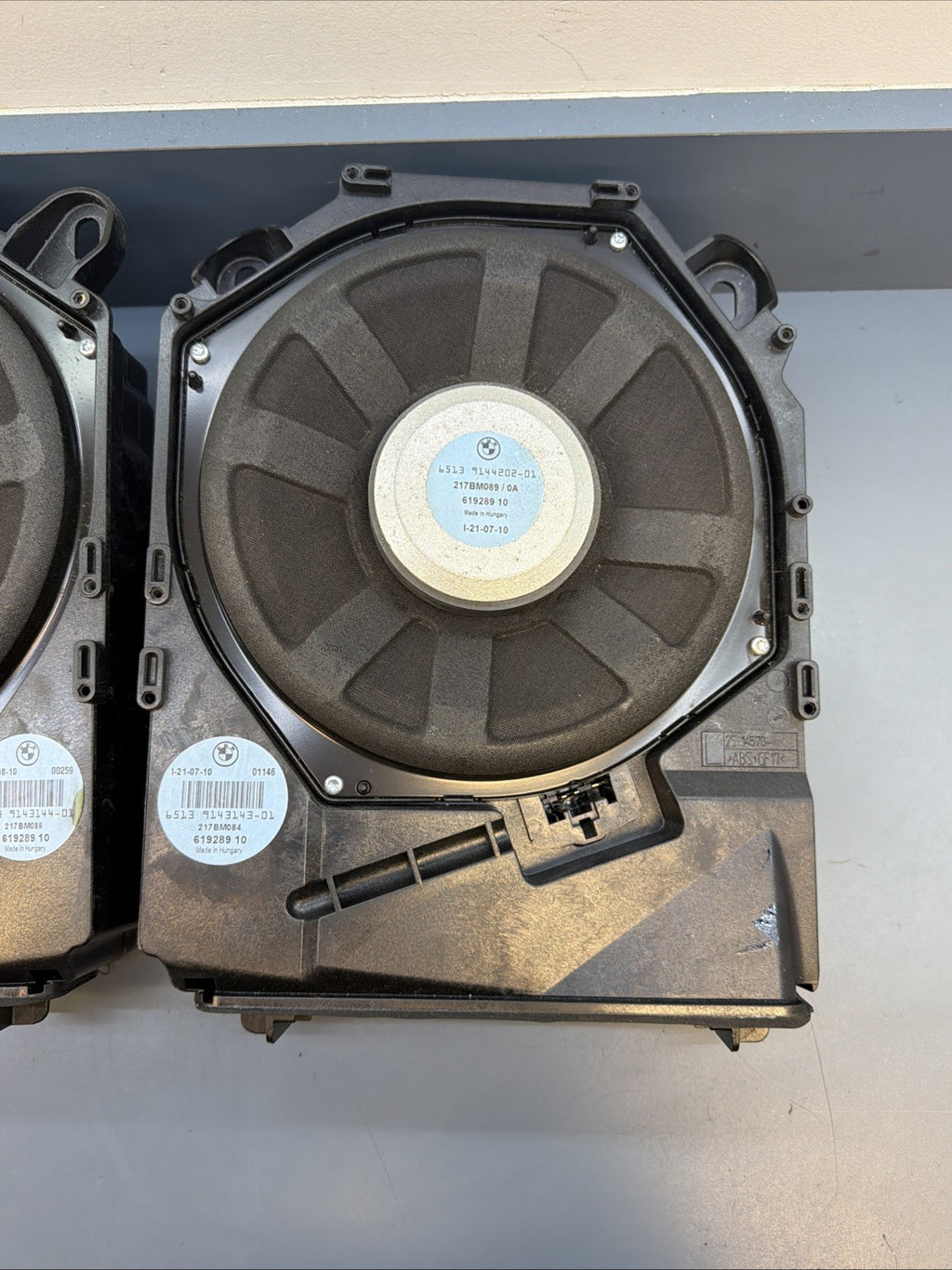 08-13 BMW E92 E90 3 SER FRONT LEFT & RIGHT HI-FI SUBWOOFER SET 9143143 9143144