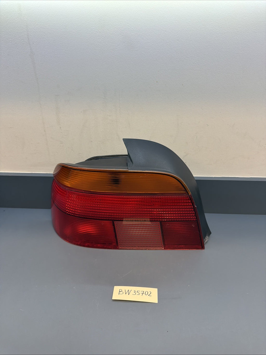 1997-2000 BMW E-39 5-Series Driver Left Side Taillight Unit 146033-00 OEM