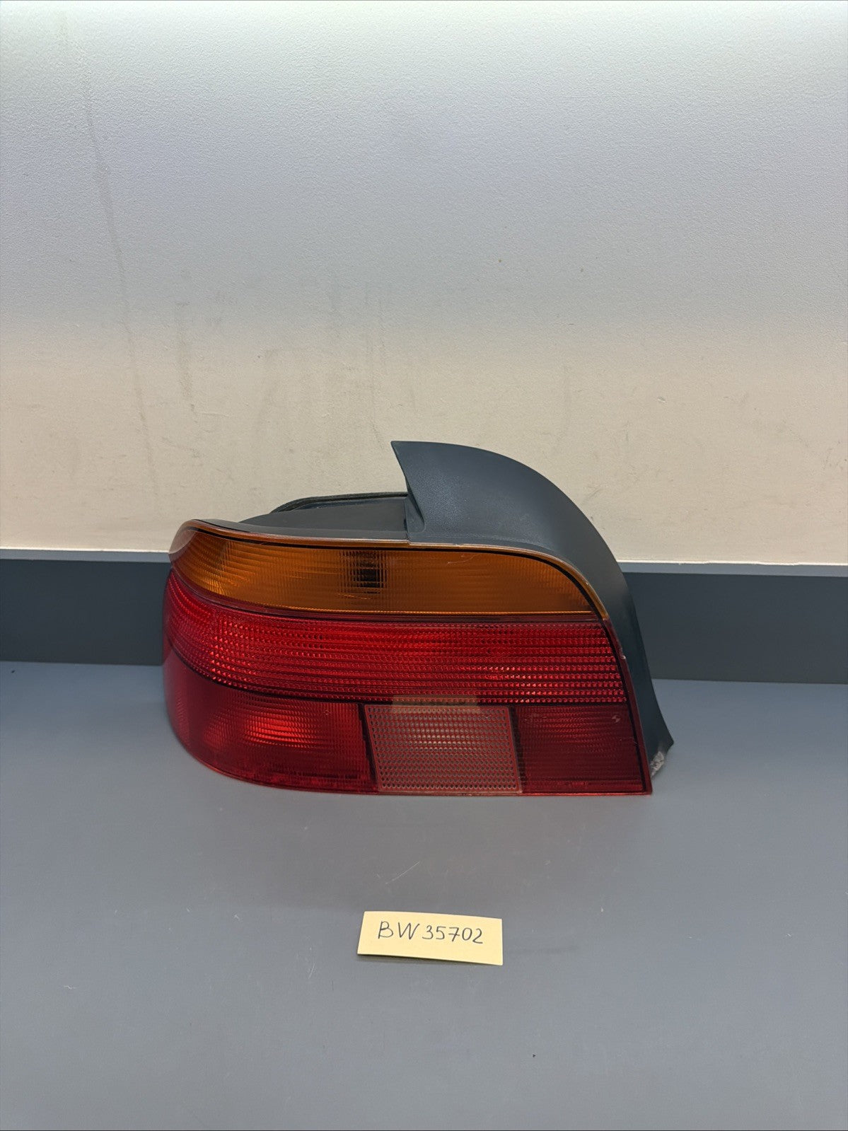 1997-2000 BMW E-39 5-Series Driver Left Side Taillight Unit 146033-00 OEM