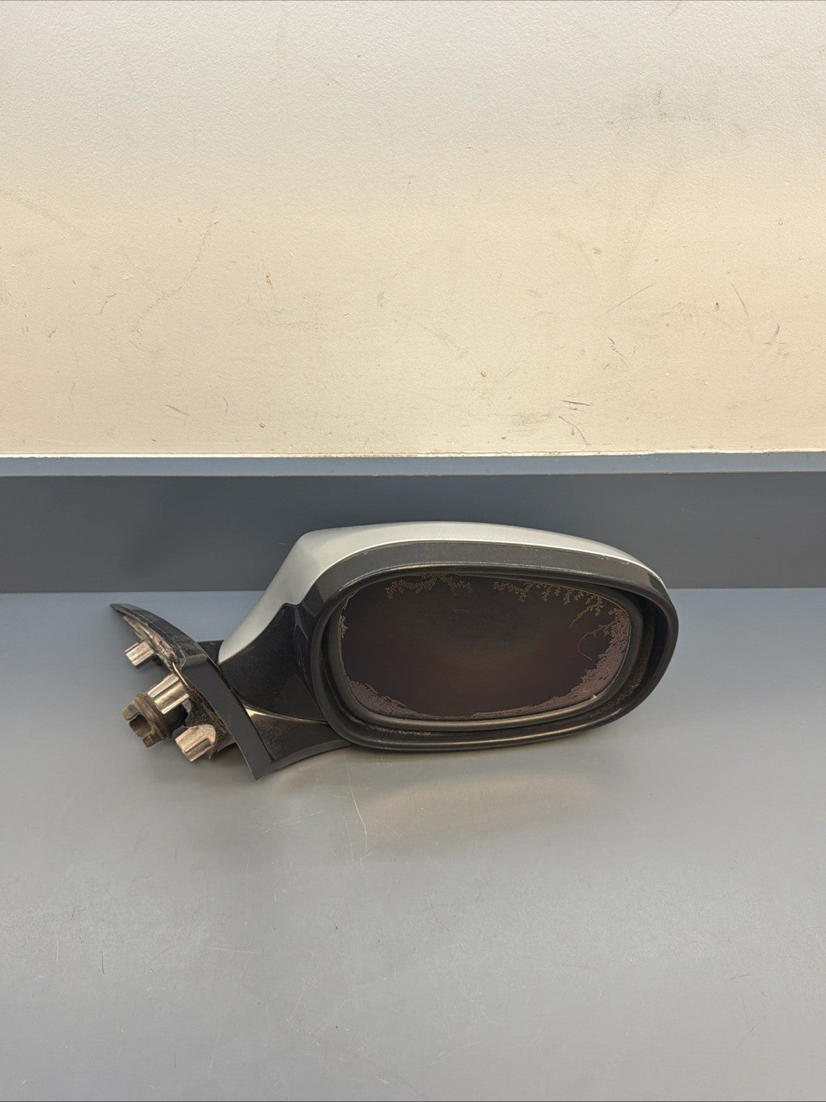 2011 - 2013 BMW E88 FRONT RIGHT PASSENGER SIDE VIEW MIRROR OEM 7208145 Silver