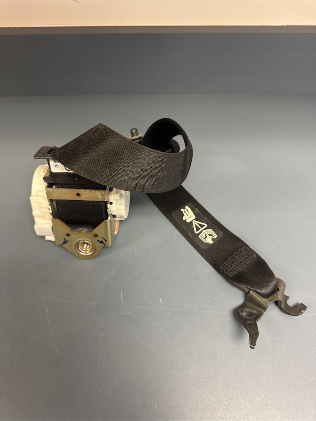 BMW E90 E91 3 Series Front Right Passenger Seatbelt Retractor Black OEM 33052212