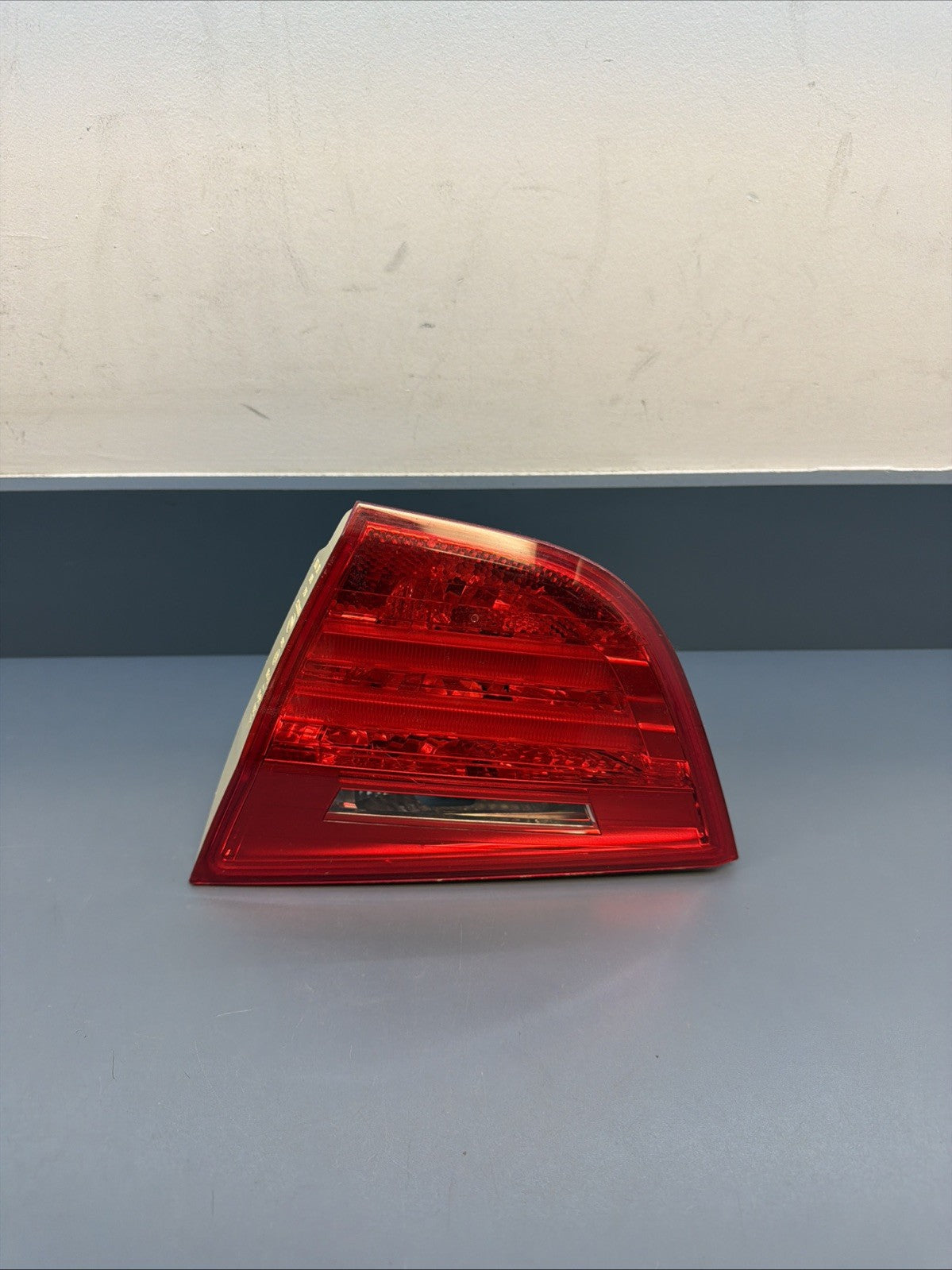 2009-2011 BMW E90 LCI 328I 3-SERIES RIGHT REAR INNER TAIL LIGHT OEM 4871734